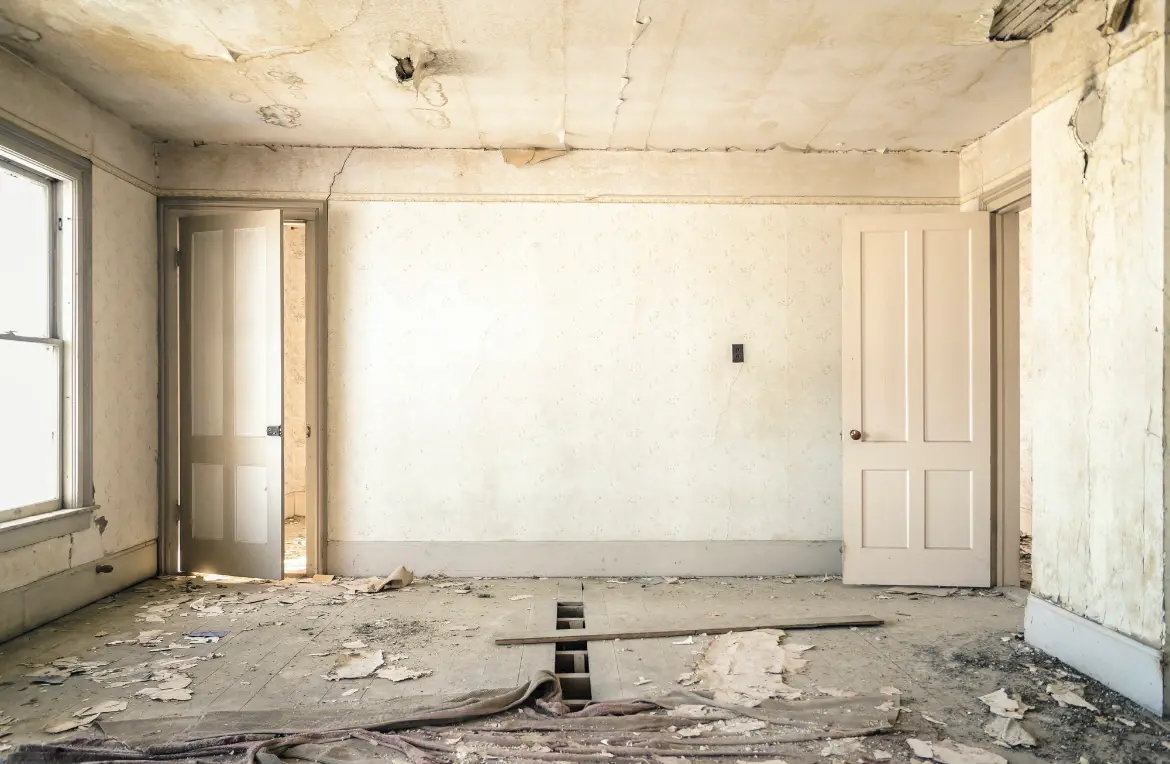 Waste disposal crew managing a cleanout project in Melissa